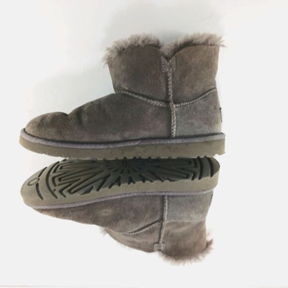 UGG Mini Bailey Button II Sheepskin Boots Booties in Grey. Woman's 5 - Picture 14 of 15